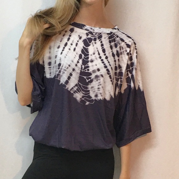 Beautiful Tie Dye Navy/White top - Picture 4 of 8
